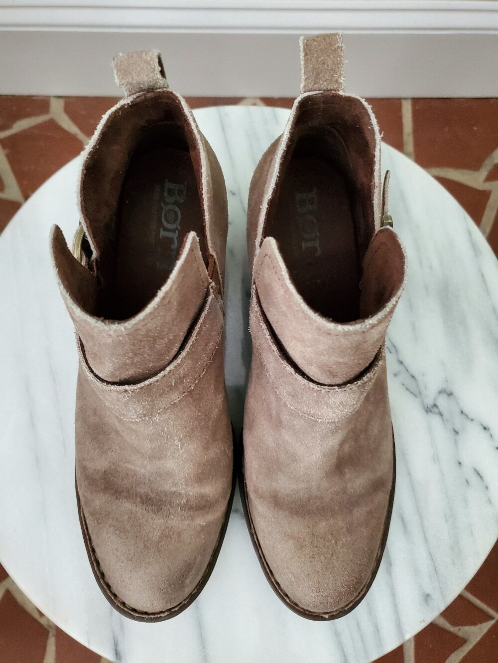 Born Royce Distressed Suede Leather Pull On Ankle Bootie Taupe 7.5 - Picture 3 of 10